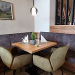 Hotel Goldene Rose 3*