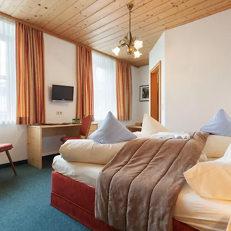 فندق Goldene Rose 3*