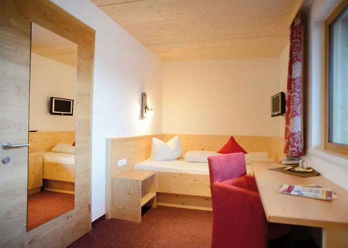 ゴールデン ローズ ホテル