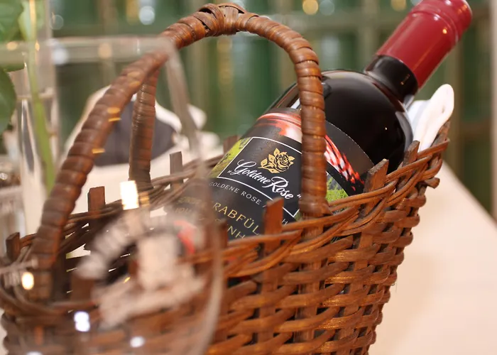 ゴールデン ローズ ホテル