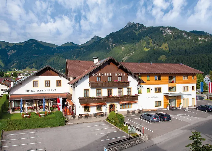 ホテル ゴールデン ローズ 3*