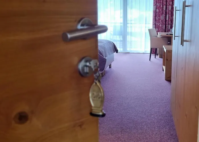 ホテル ゴールデン ローズ ロイテ